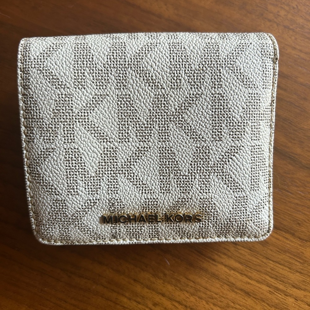‼️BF SALE!‼️Michael Kors Jet Set Signature Purse and Wallet Set - Picture 2 of 15